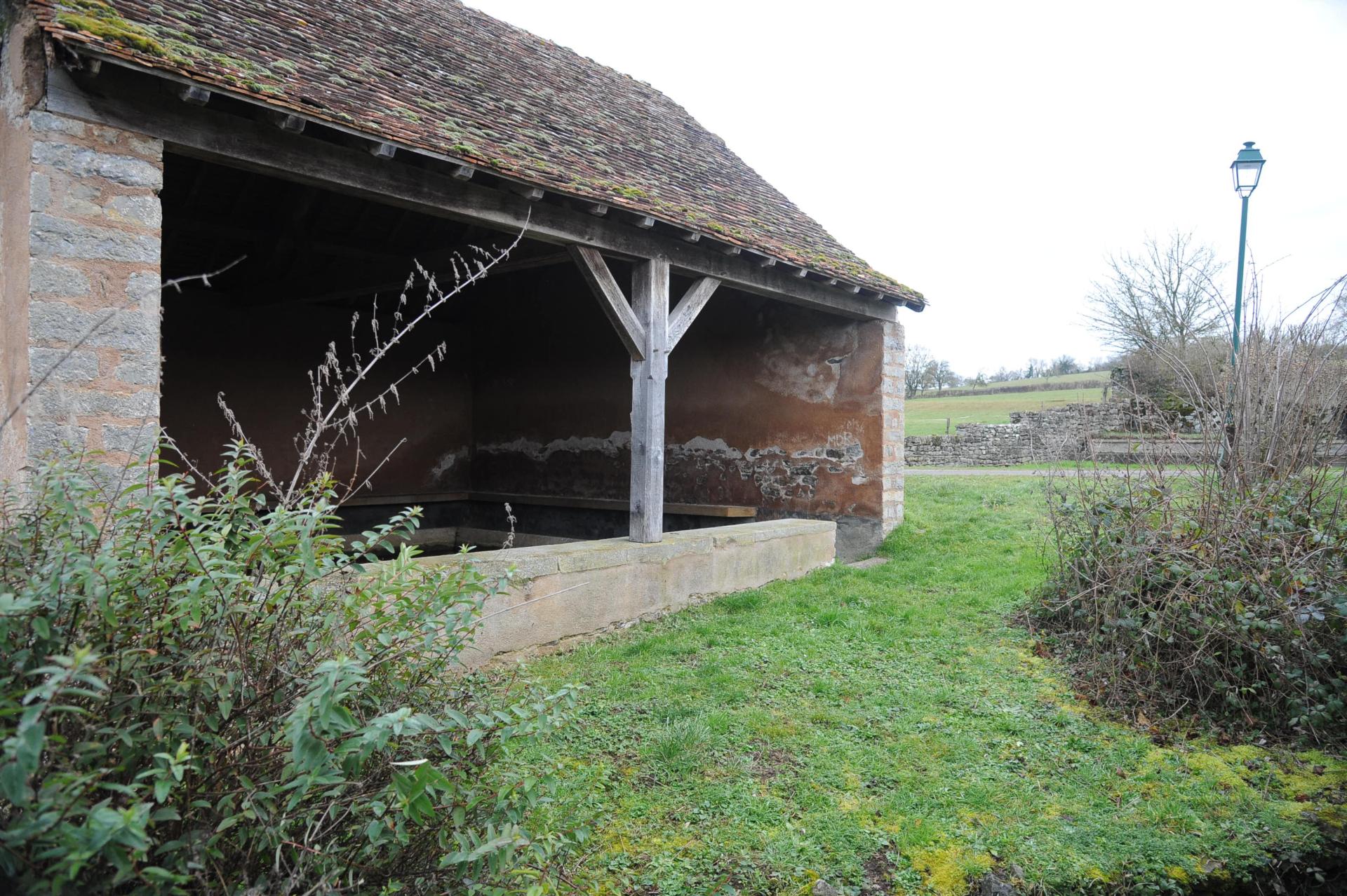 Lavoir Batiment  Commune de Saint Huruge