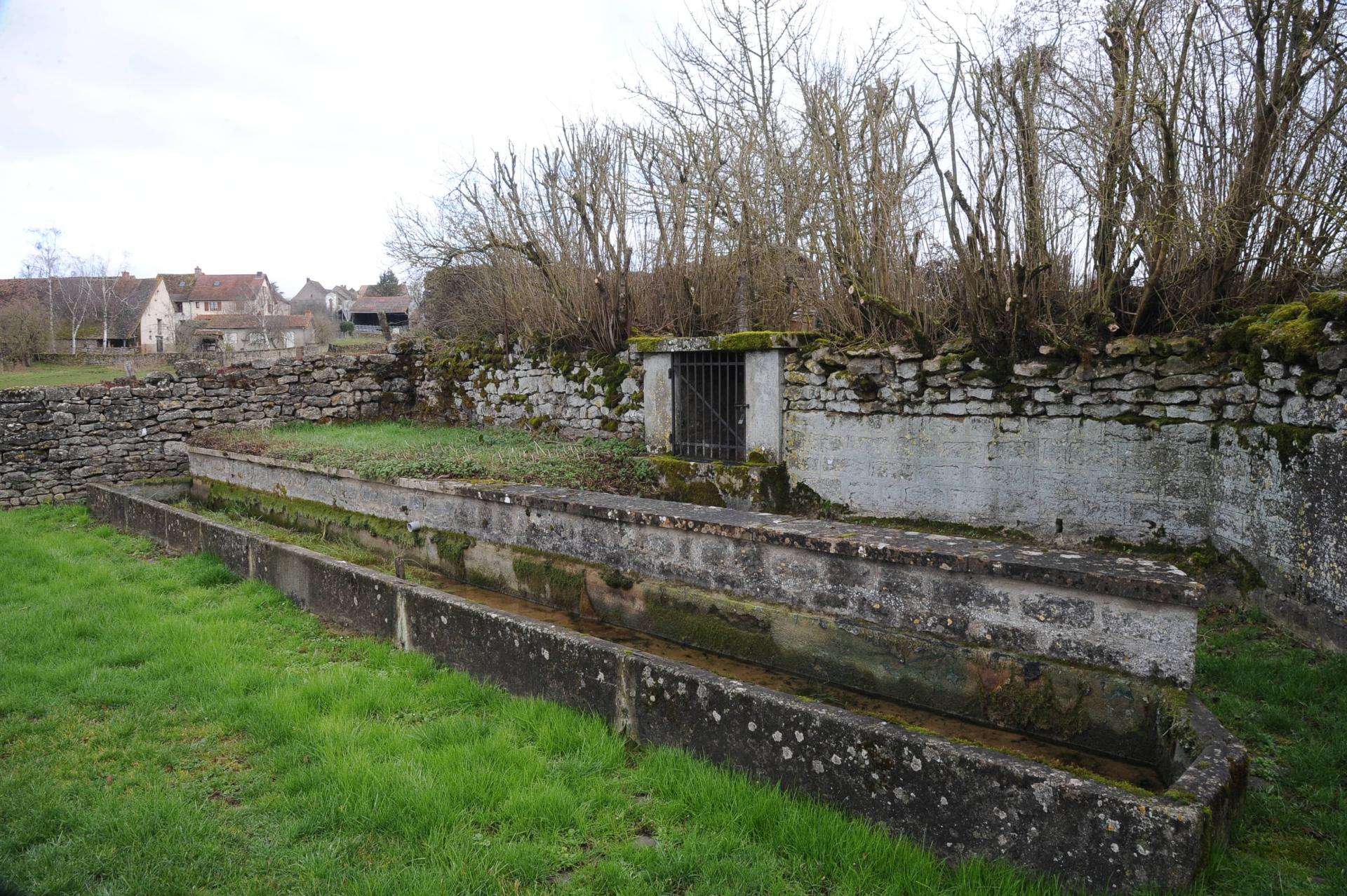 Abreuvoir  Commune de Saint Huruge