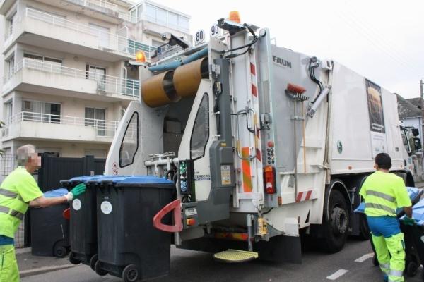 Camion Poubelle Gestion Déchets Commune de saint Huruge